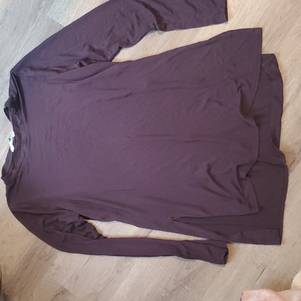 Athleta long sleeve with slit on side